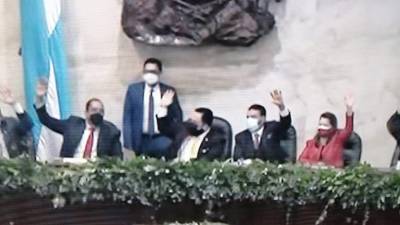 La Junta Directiva del Congreso que preside el diputado Luis Redondo.