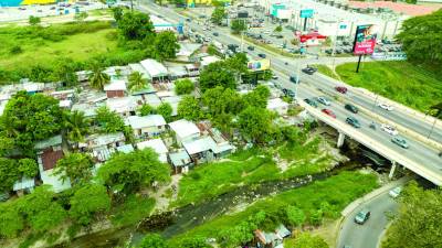 <b>La construcción de una solución vial en esta zona ha generado confrontación entre pobladores y autoridades porque procederán a desalojar las casas en área </b>