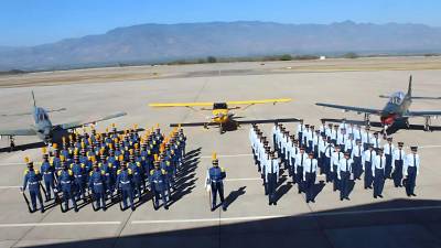 Cadetes en la base aérea de Palmerola.