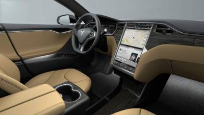 Los vehículos Tesla utilizan la tecnología de piloto automático para autoconducción, pero esta todavía necesita perfeccionarse.