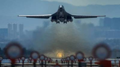 Los poderos B-1B Lancer de EUA sobrevolaron la península de Corea del Norte.
