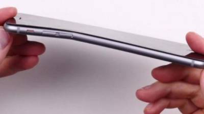 Los teléfonos que se doblaban en el bolsillo causaron un gran revuelo el año pasado.