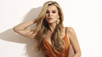 El periodista argentino Javier Ceriani reveló que la actriz venezolana Marjorie de Sousa podría sostener un romance con un importante empresario restaurantero mexicano, quien además estaría casado.