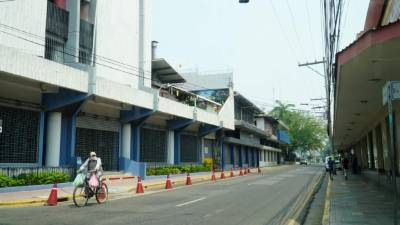 La zona comercial de San Pedro se ve desolada desde el inicio de las medidas de emergencia.