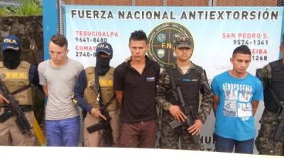 Jóvenes detenidos, acusados de extorsión en Tegucigalpa.