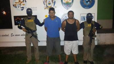 A Sibrian y Alfaro Ramos los arrestaron bajo el cargo de extorsión continuada.