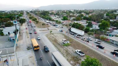 <b><span class=mln_uppercase_mln>DAÑOS.</span></b> Las vías de la ciudad están dañadas y el segundo anillo se lleva la peor parte por la gran cantidad de tráfico pesado.<span class=mln_uppercase_mln> </span>