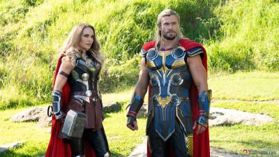 Natalie Portman como Jane Foster y Chris Hemsworth como Thor. EFE