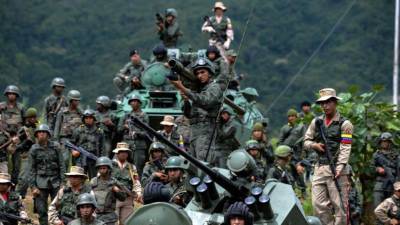 Maduro denunció que el asesor de seguridad nacional de Washington, coordina un complot para generar incidentes armados en las fronteras de Venezuela con Colombia y Brasil. AFP/Archivo