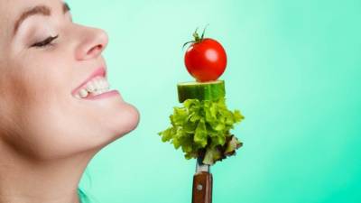 Las manzanas, las peras, las bayas y los pimientos estaban en la lista de productos agrícolas ricos en flavonoides que parecían plantear una diferencia, hallaron los investigadores.