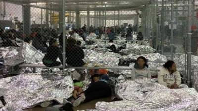 Abogados y fiscales han denunciado las condiciones 'inhumanas' en las que se encuentran retenidos cientos de migrantes en la frontera sur de EEUU./DHS.
