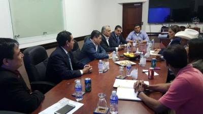 Diputados y el presidente Juan Orlando Hernández se reunieron ayer con sectores de la sociedad civil.