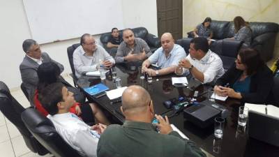 Roberto Ordóñez, titular de Insep, en la reunión junto a alcaldes de El Progreso y San Manuel.