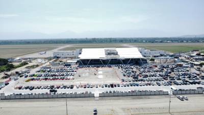 Los cambios más notorios hasta ahora en el Villeda es la ampliación del estacionamiento y el canopy que es el techo de la entrada, además de la iluminación del trayecto hacia el aeropuerto y la aduana La Mesa.