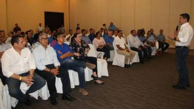El presidente Juan Orlando Hernández recibió el respaldo de aspirantes de Atlántida.