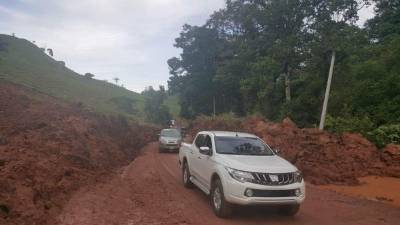 El paso entre San Antonio de la Paz y Gualaco, en el departamento de Olancho, fue parcialmente rehabilitado en las últimas horas.