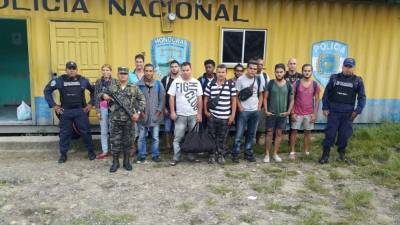 Parte del grupo de cubanos detenidos por las autoridades de Migración de Honduras.