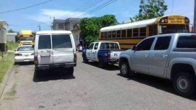 El cuerpo de fémina quedó en la acera a pocos metros de donde residía.