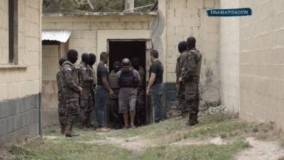 El primer capítulo relata la captura y extradición de Carlos el Negro Lobo.