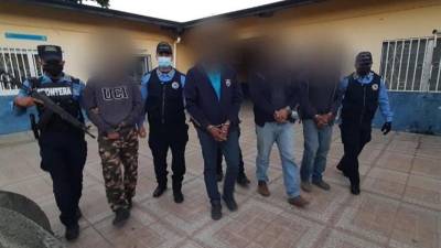 Los hombres fueron capturados por agentes de la Unidad Transnacional de Investigación Criminal de la Dirección Policial de Investigaciones, en coordinación con el Grupo de Operaciones Especiales Tácticas (GOET).