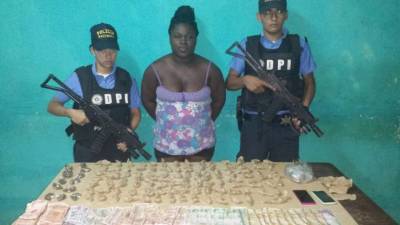 Everlee Adel Gale Brooks (29) es acusada de tráfico de drogas.