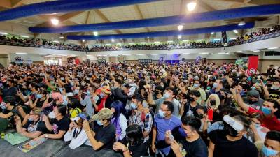 <b><span class=mln_uppercase_mln>Concurrida.</span></b> Amantes del anime, cosplay y videojuegos durante la convención en Expocentro.