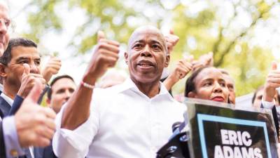 Eric Adams se presentaba antes sus seguidores para decirles: “Yo soy el alcalde”.