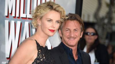 Charlize Theron y Sean Penn en una foto de archivo. AFP