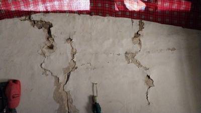 Las casas con paredes rajadas abundan en el norte de Comayagua. Las réplicas del sismo del pasado jueves 12 de octubre son el tema de conversación común ya que la tierra no ha parado de moverse.