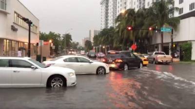 Usuarios en redes sociales compartieron fotos y videos de las inundaciones en el downtown de Miami.
