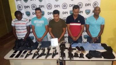 A los sospechosos se les acusa de robo agravado, privación injusta de la libertad, entre otros delitos.