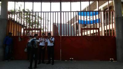 Los estudiantes regresaron a clases el martes en la mañana. Foto: Cristina Santos
