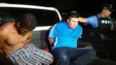 Al momento del operativos, dos hombres fueron encontrados en el interior de la vivienda allanada.