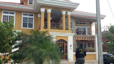 Reconocidos negocios y lujosas residencias fueron asegurados ayer en la ciudad de Tocoa.