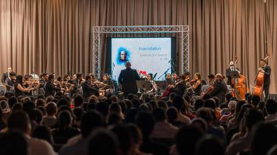 El primer concierto de la OSVS fue un éxito, el Auditorio PIER lució abarrotado.