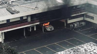 Los militares veteranos de Guatemala incendiaron varios vehículos del Congreso Nacional.