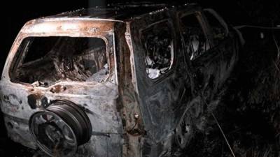 Camioneta incinerada en Cofradía, Cortés.