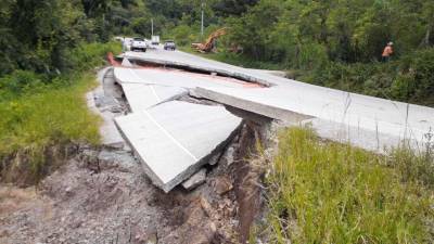 En la carretera CA-11 que conecta La Entrada con el punto fronterizo de El Florido en Copán Ruinas, presenta varios puntos críticos, hay fallas en las comunidades de La Esperanza, San Antonio y El Jaral.