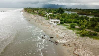 Un equipo periodístico de Diario LA PRENSA comprobó que las costas hondureñas siguen siendo gravemente afectadas por la contaminación causada por desechos que llegan de Guatemala.