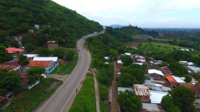 El tramo entre Chamelecón y Naco será ampliado a cuatro carriles de concreto hidráulico como parte del proyecto que construye el Gobierno. Foto: Yoseph Amaya