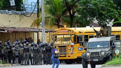Aunque los reclusos son de baja peligrosidad, las medidas de seguridad fueron igual de extremas.