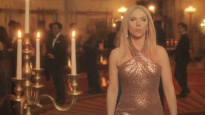 Scarlett Johansson interpretando a Ivanka en la parodia de SNL.
