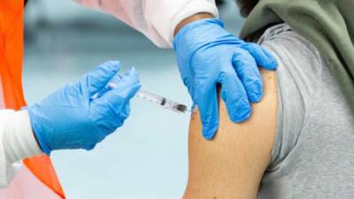 La vacuna de Moderna es una de las primeras en obtener aprobación mundial tras comprobarse que 'neutraliza' las variantes británica y surafricana del virus SARS-CoV-2./AFP.