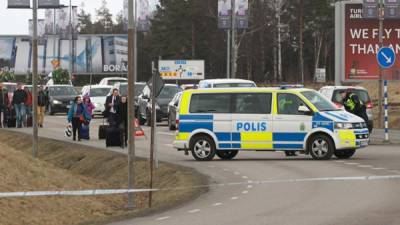 Unidades de la policía sueca en los alrededores del aeropuerto.