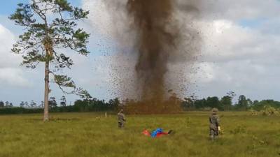 Foto de archivo de la destrucción de una narcopista en La Mosquitia.