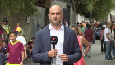El periodista de Telemundo, Daniel Garrido, fue liberado en Caracas esta tarde./Twitter.