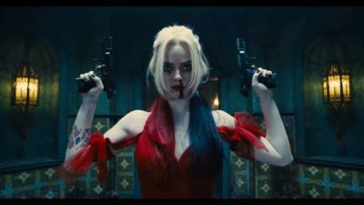 Margot Robbie interpretando su papel de Harley Quinn.