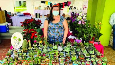 Desde ayer comenzaron las actividades con presentaciones culturales, venta de artesanías, y gastronomía; mañana sábado será la noche de faroles.Fotos: Mariela Tejada.