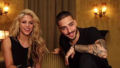 Los artistas colombianos Shakira y Maluma