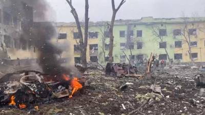 Zelenski mostró a los congresistas estadounidenses la devastación causada en Ucrania por los bombardeos rusos.